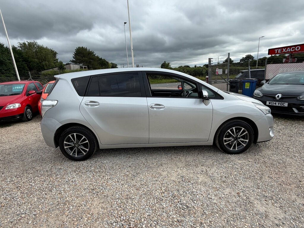 Toyota Verso Icon White #10