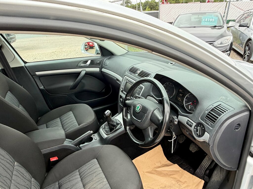 Skoda Octavia 1.4 Tsi Elegance Estate Euro 5 Silver #3