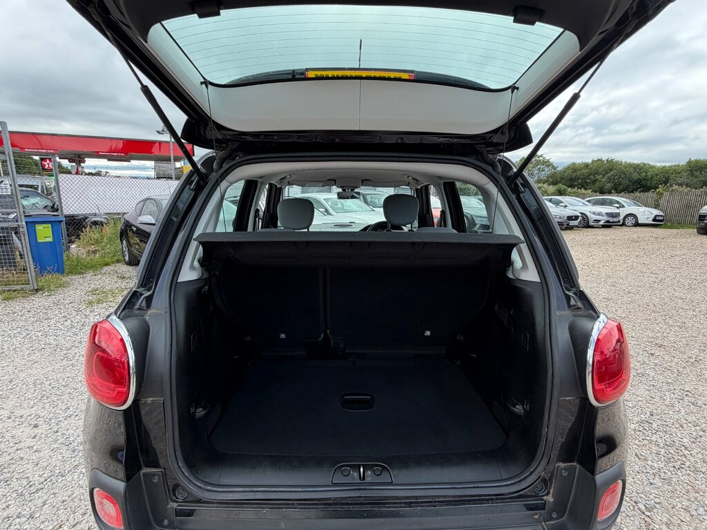 Fiat 500L Red #12