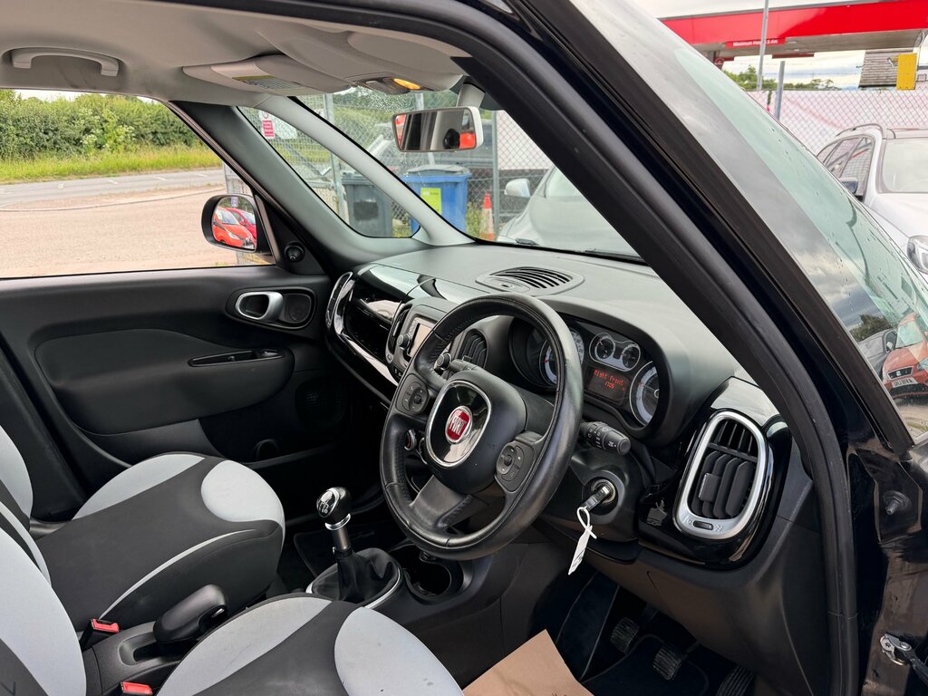 Fiat 500L Red #14