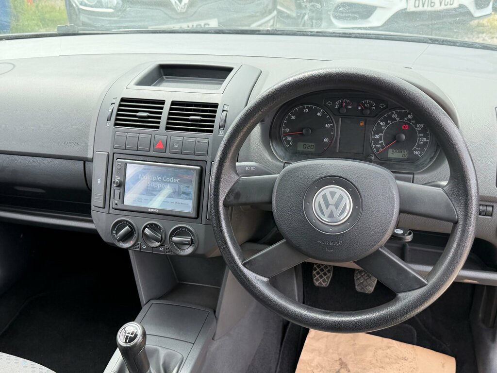 Volkswagen Polo 1.2 Twist Hatchback 144 Gkm, 6 Black #4