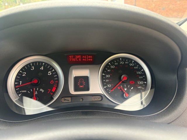 Renault Clio Dynamique Tomtom Black #42