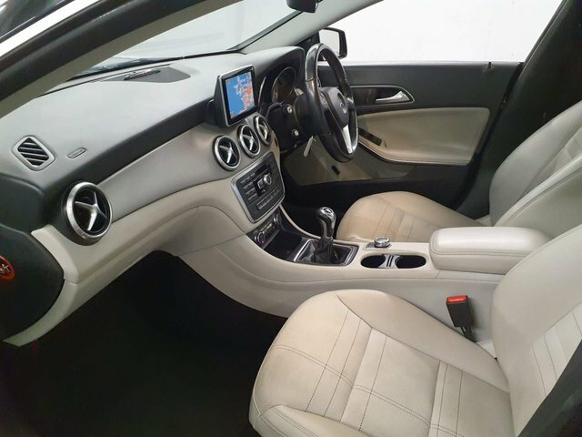 Mercedes-Benz CLA Class 2.1 Cla220 Cdi Amg Red #10