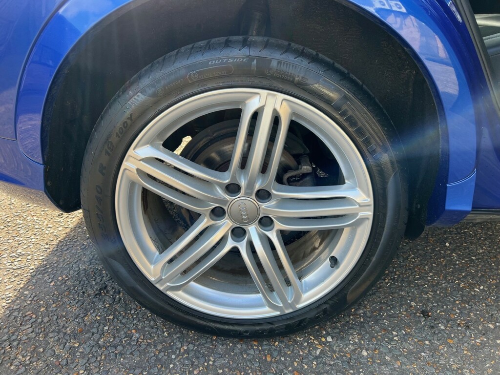 Audi Q3  Black #16