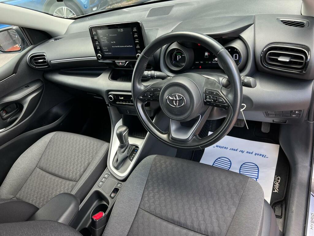 Toyota Yaris 1.5 Hybrid Excel Cvt  #106
