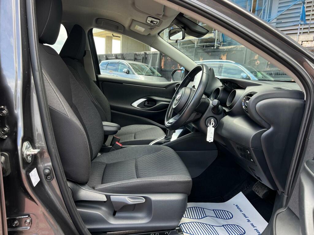 Toyota Yaris 1.5 Hybrid Excel Cvt  #70