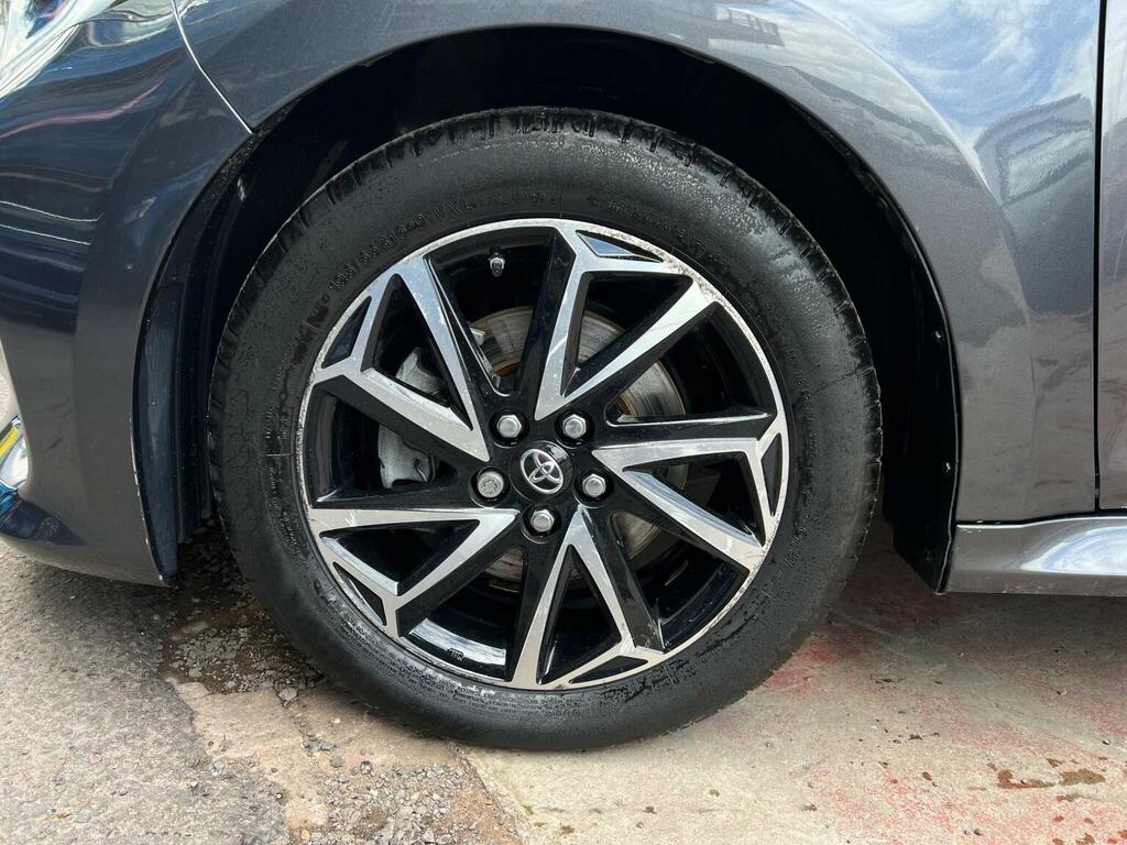 Toyota Yaris 1.5 Hybrid Excel Cvt  #32