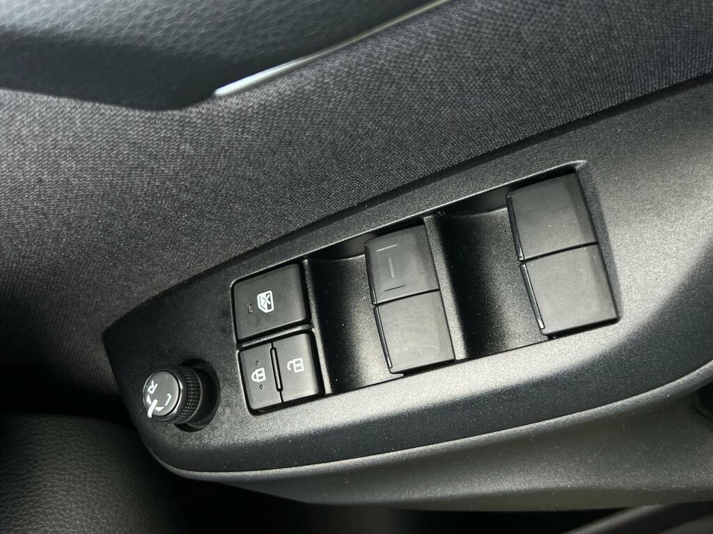 Toyota Yaris 1.5 Hybrid Excel Cvt  #79