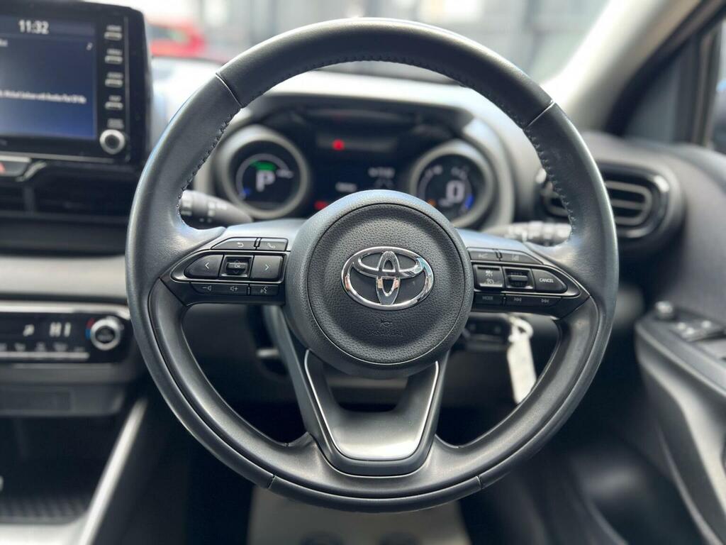 Toyota Yaris 1.5 Hybrid Excel Cvt  #49