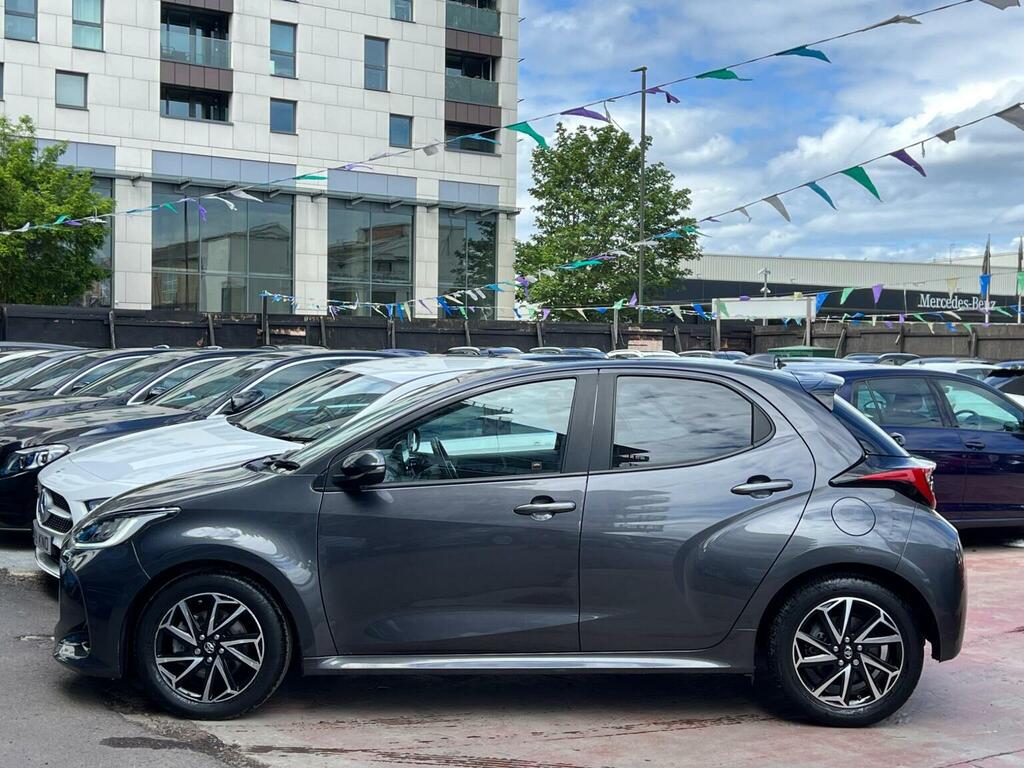 Toyota Yaris 1.5 Hybrid Excel Cvt  #8