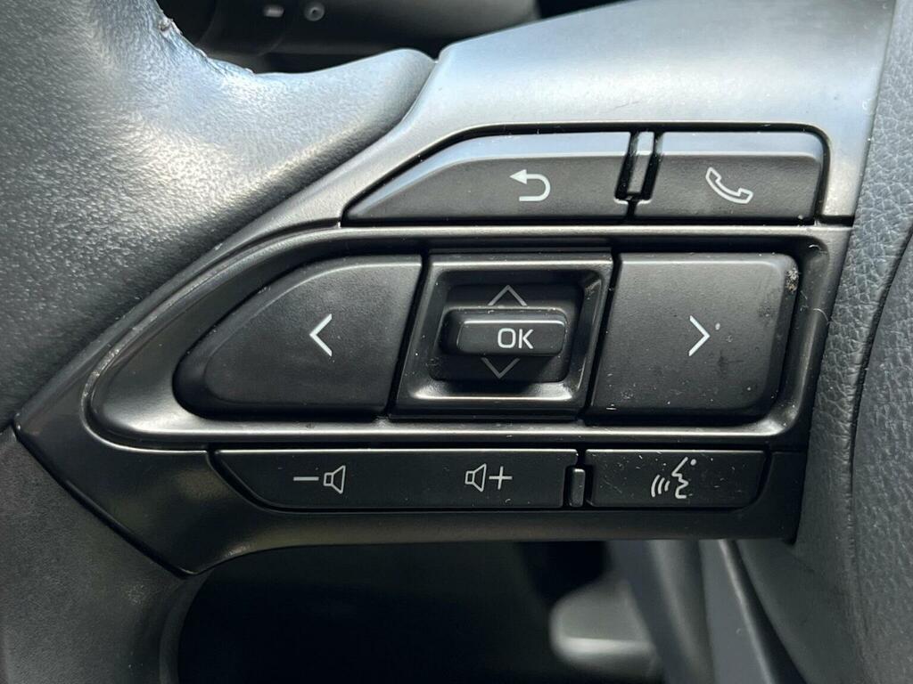 Toyota Yaris 1.5 Hybrid Excel Cvt  #27