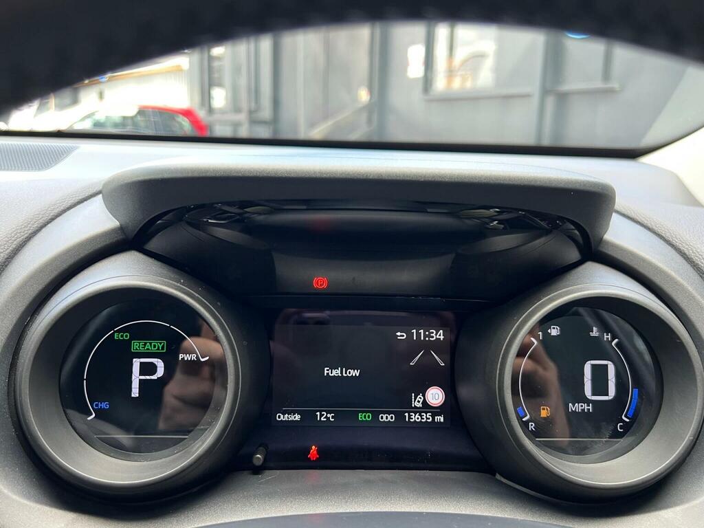 Toyota Yaris 1.5 Hybrid Excel Cvt  #107