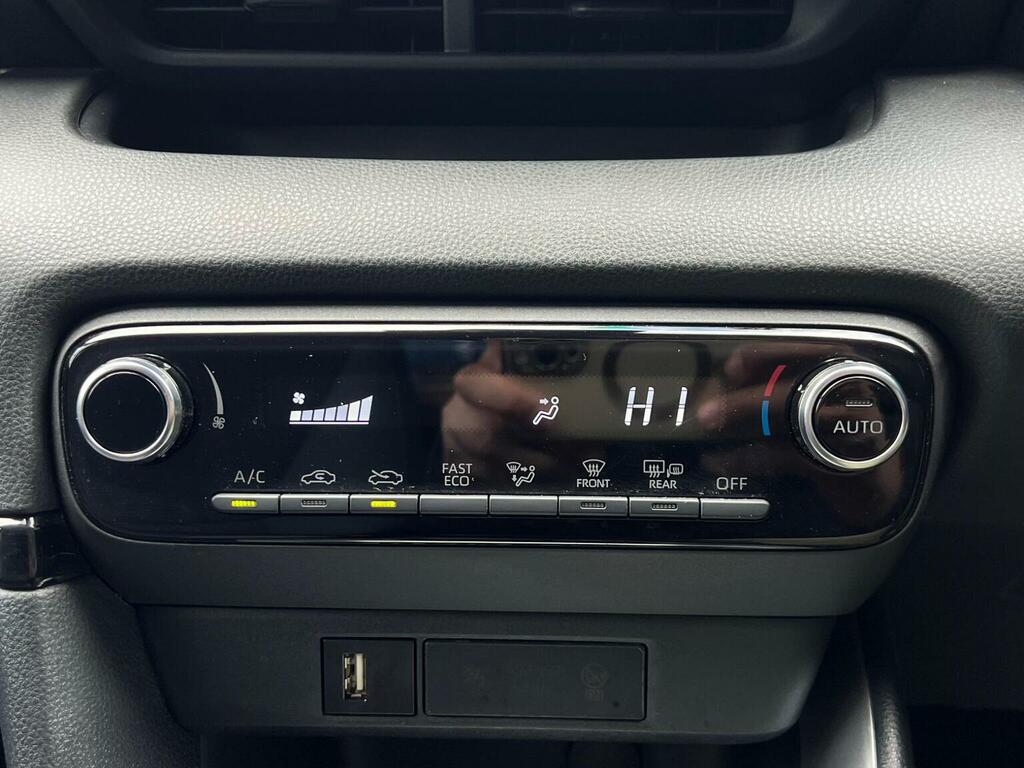 Toyota Yaris 1.5 Hybrid Excel Cvt  #29