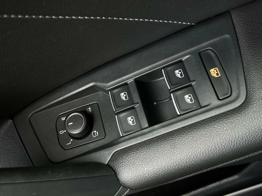 Volkswagen Tiguan R-line Tech Tdi S-a White #36