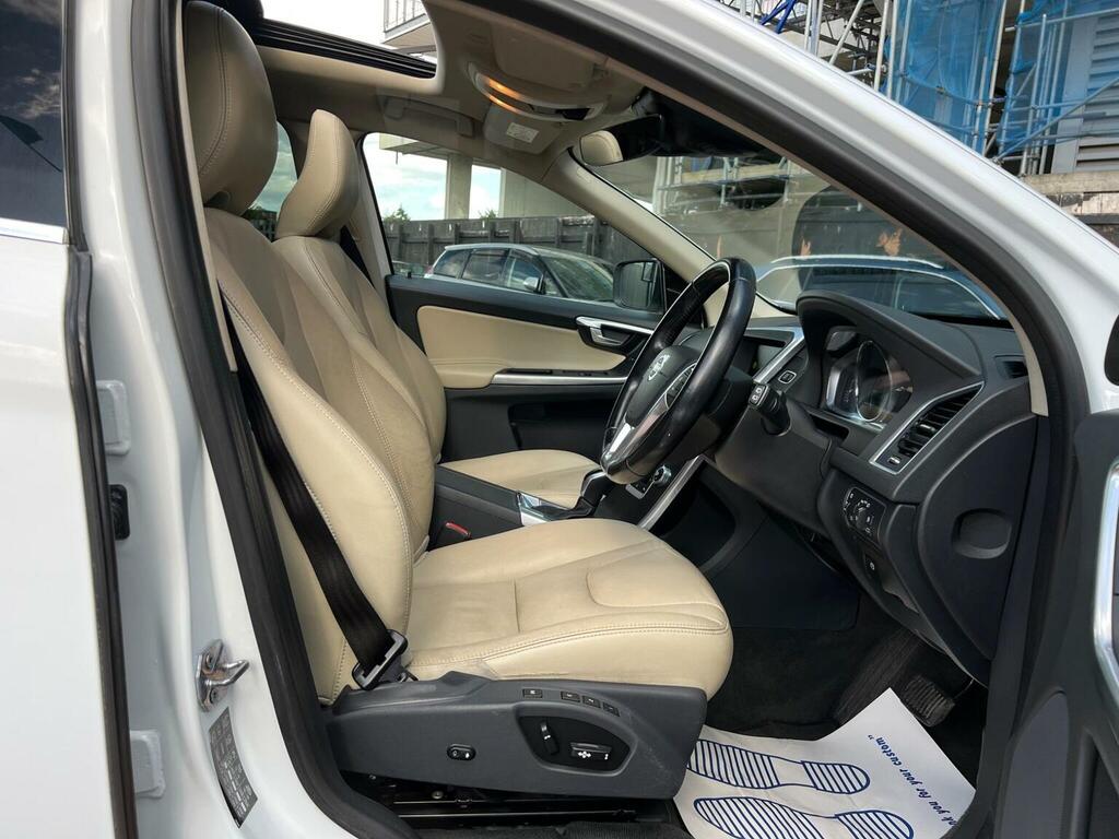 Volvo XC60 2L Se Lux Nav Gold #24