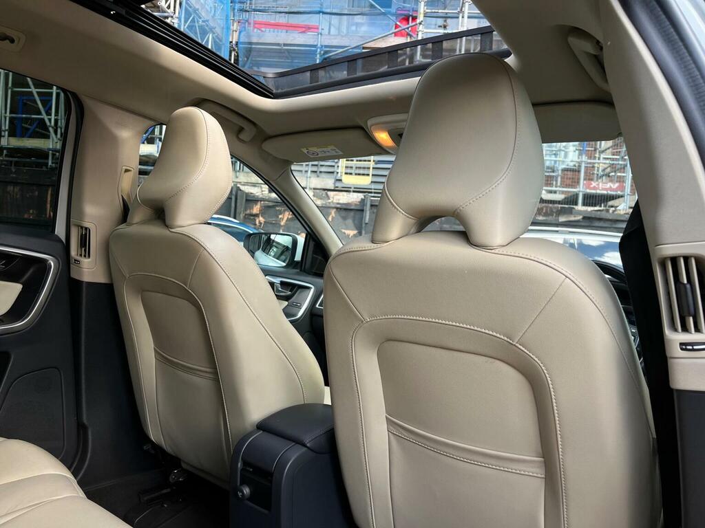 Volvo XC60 2L Se Lux Nav Gold #30
