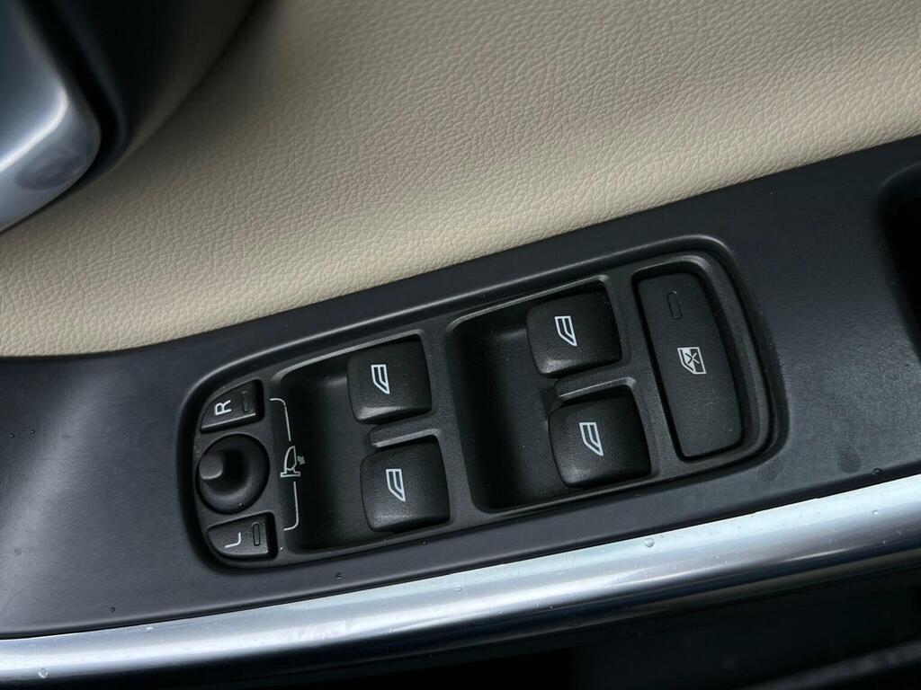 Volvo XC60 2L Se Lux Nav Gold #34