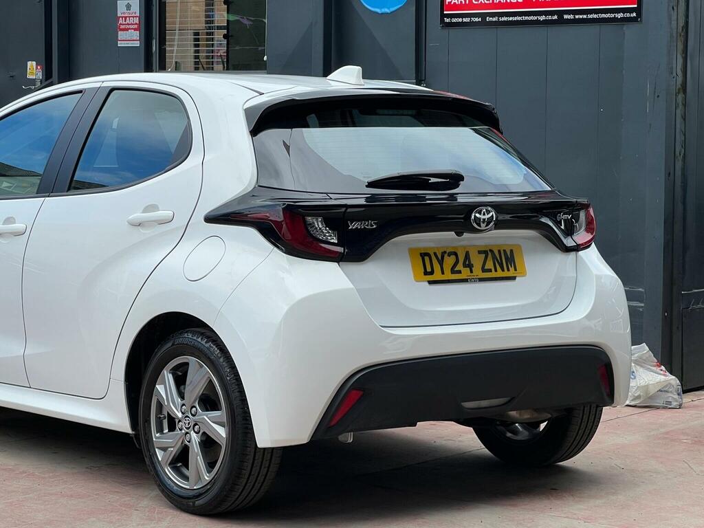 Toyota Yaris 1.5 Vvt-h Icon E-cvt Euro 6 Ss White #4