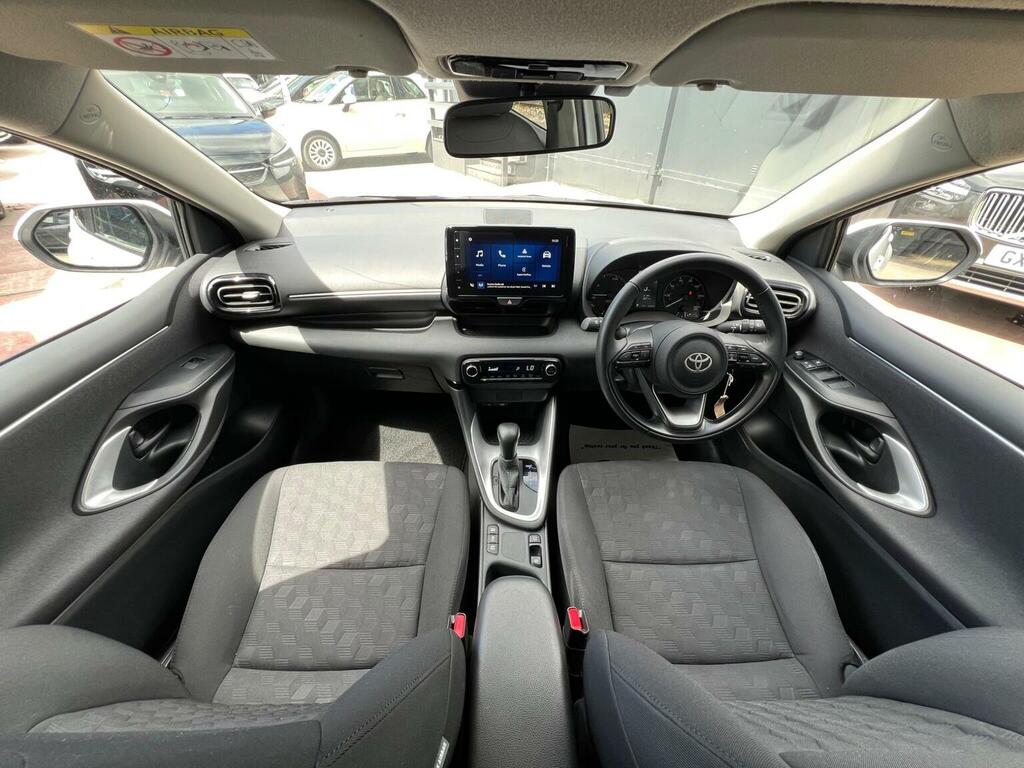 Toyota Yaris 1.5 Vvt-h Icon E-cvt Euro 6 Ss DY24ZNM White #2