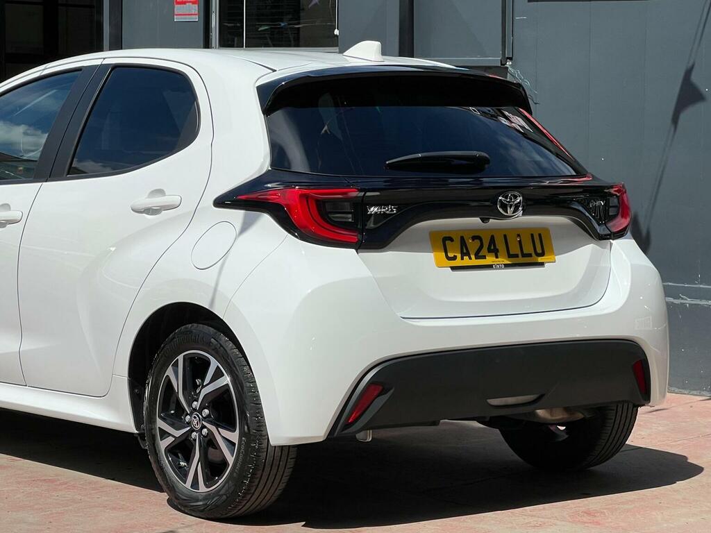 Toyota Yaris 1.5 Vvt-h Design E-cvt Euro 6 Ss White #4