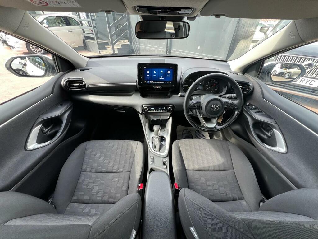 Toyota Yaris 1.5 Vvt-h Icon E-cvt Euro 6 Ss DY24WBJ White #2