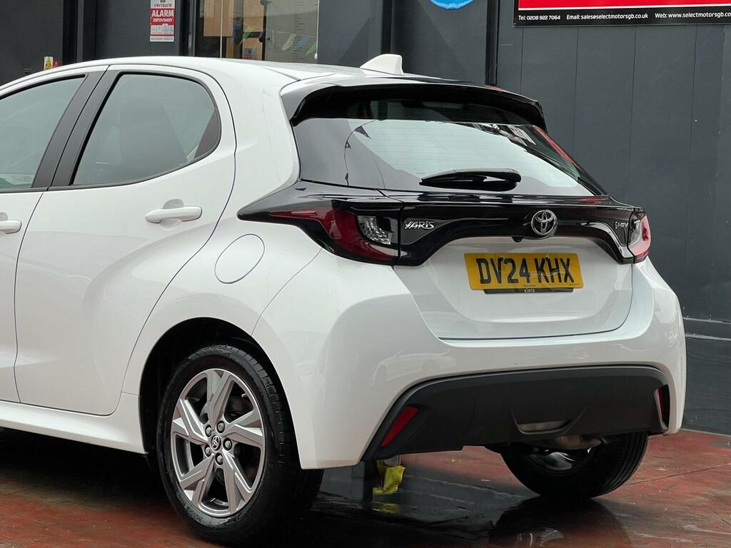 Toyota Yaris 1.5 Vvt-h Icon E-cvt Euro 6 Ss White #4