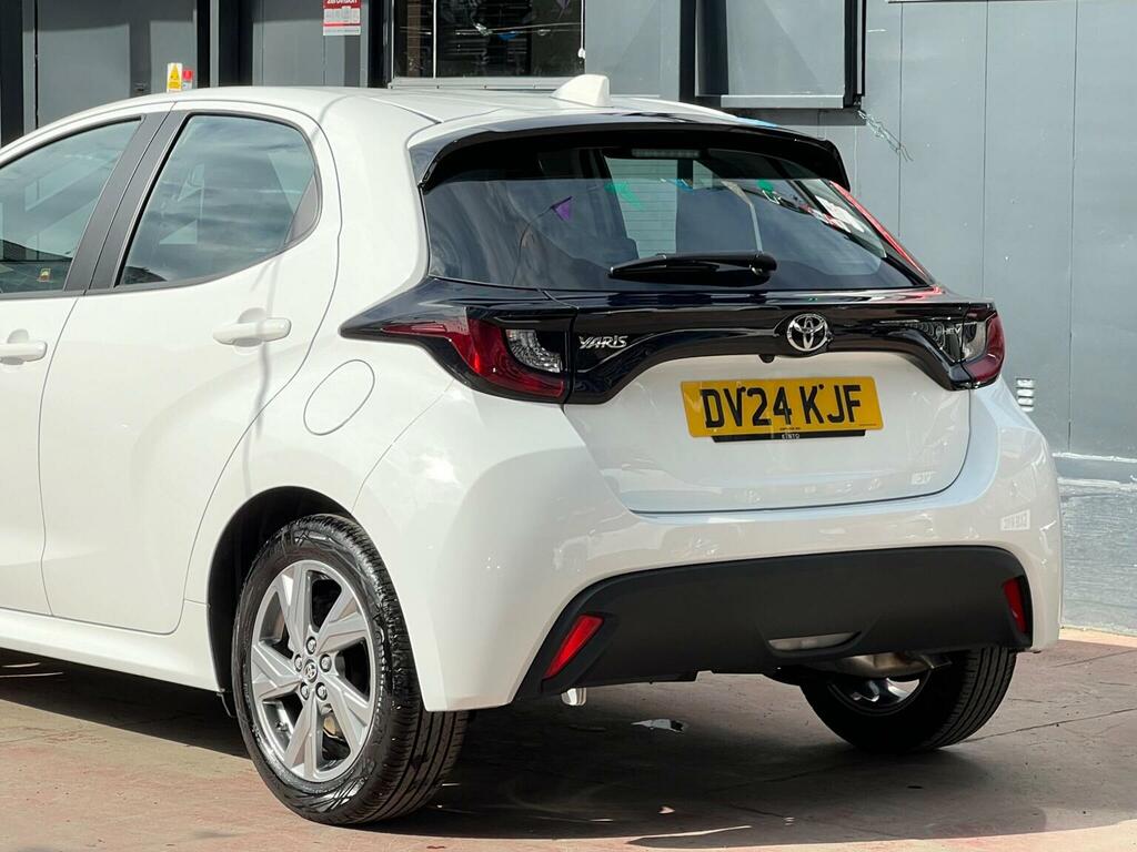 Toyota Yaris 1.5 Vvt-h Icon E-cvt Euro 6 Ss White #4