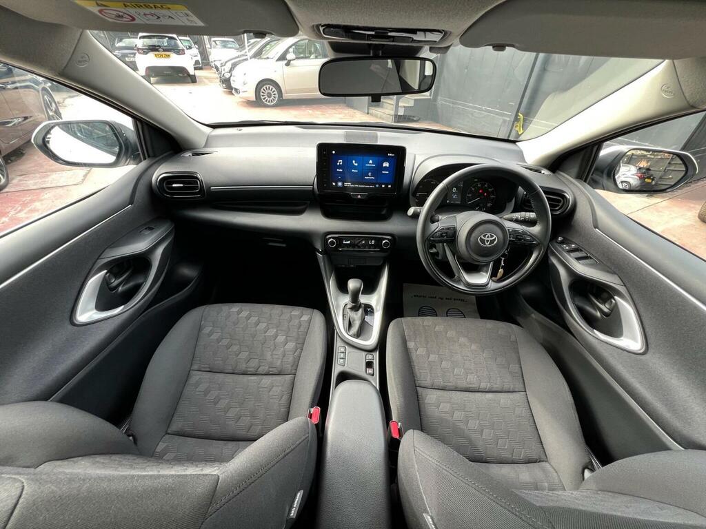 Toyota Yaris 1.5 Vvt-h Icon E-cvt Euro 6 Ss DV24KJF White #2