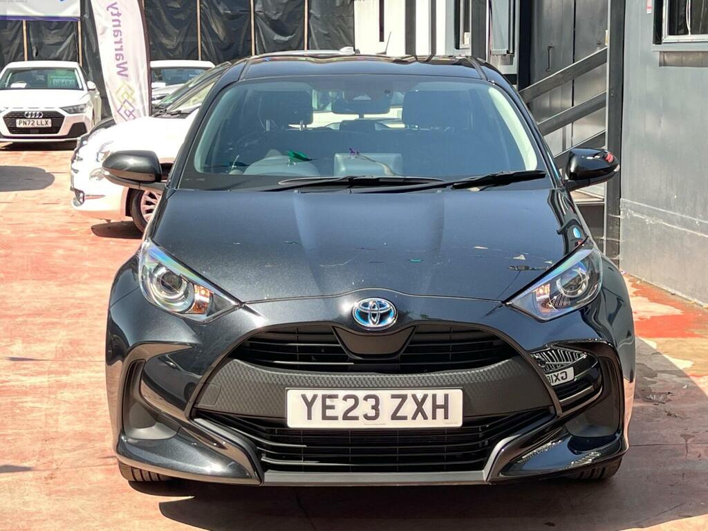 Toyota Yaris 1.5 Vvt-h Icon E-cvt Euro 6 Ss Black #2