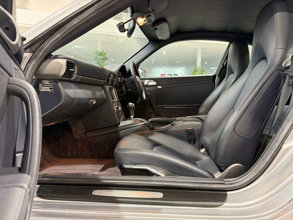 Porsche 911 Carrera 2S Black #42