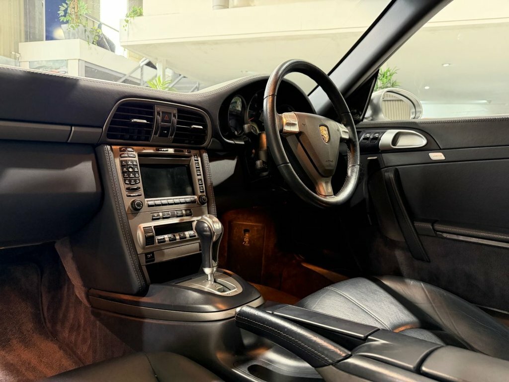 Porsche 911 Carrera 2S Black #18
