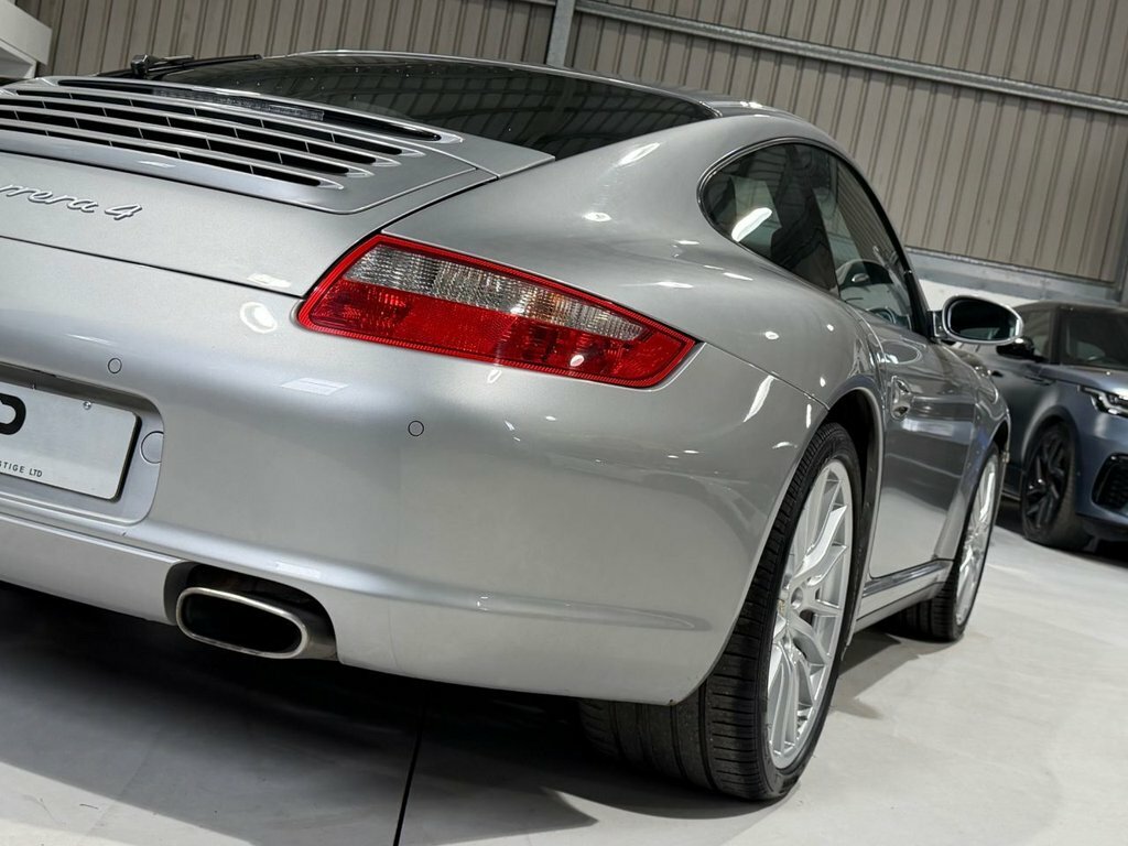 Porsche 911 Carrera 2S Black #32