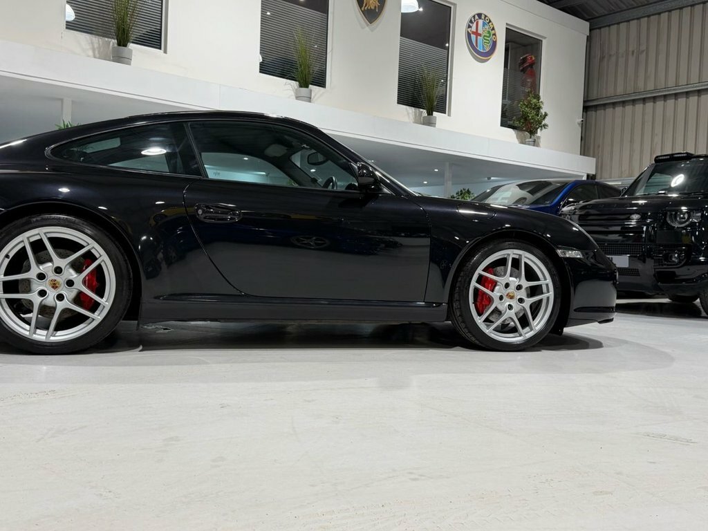 Porsche 911 S 2dr  #32