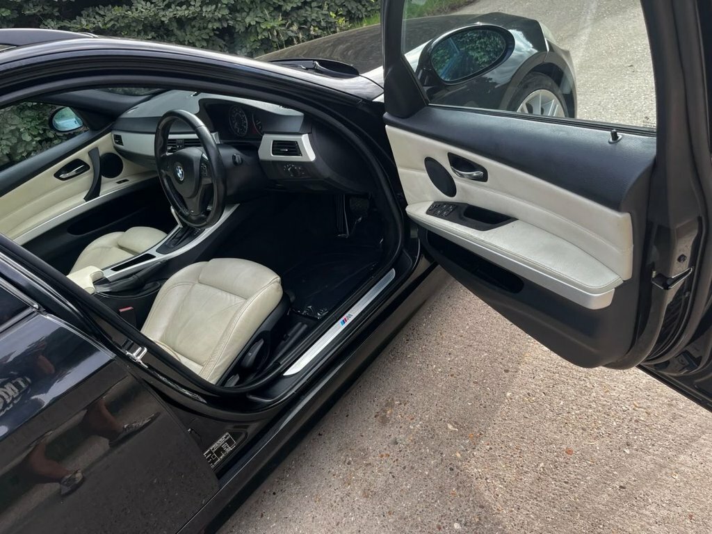BMW 3 Series Saloon Blue #12