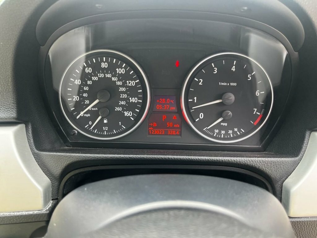 BMW 3 Series Saloon Blue #11