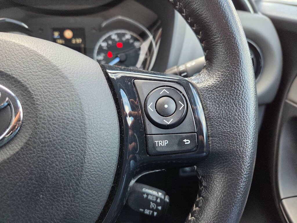 Toyota Yaris Hybrid Black #34