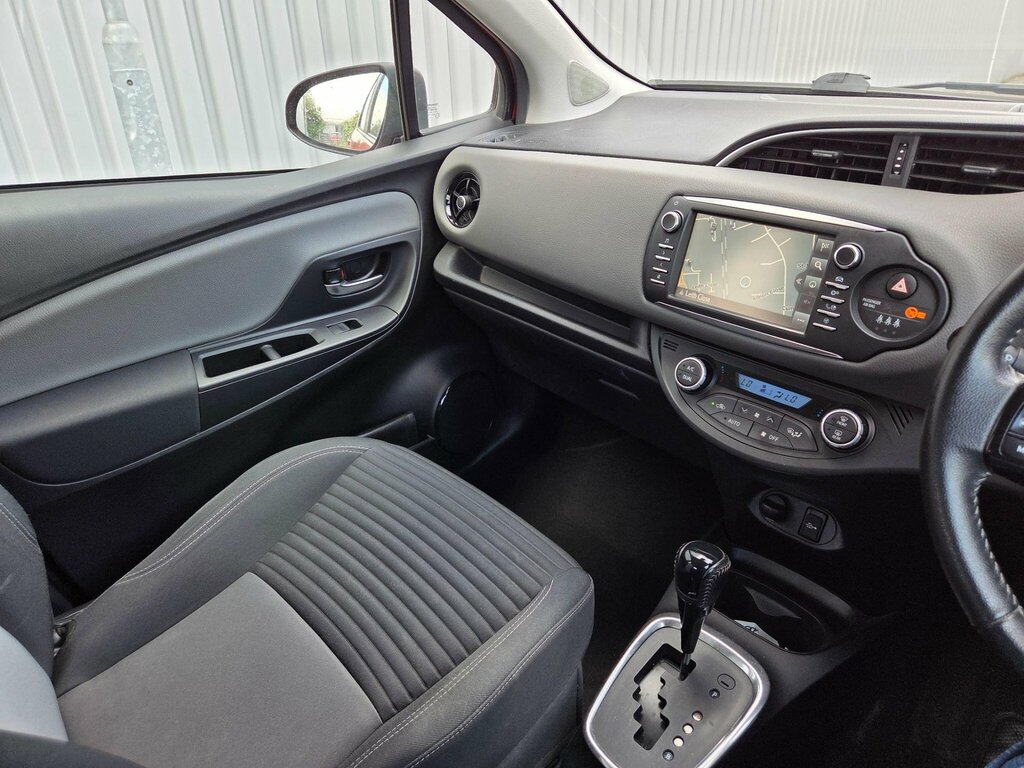 Toyota Yaris Hybrid Black #41