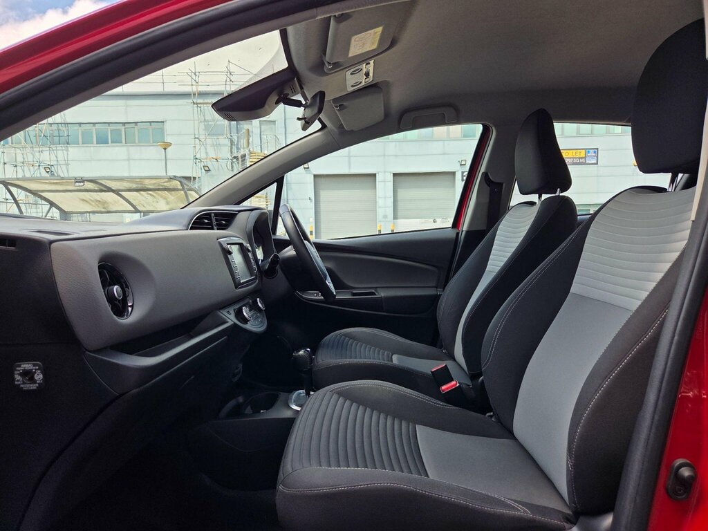 Toyota Yaris Hybrid Black #21