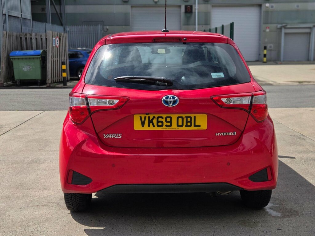 Toyota Yaris Hybrid Black #13