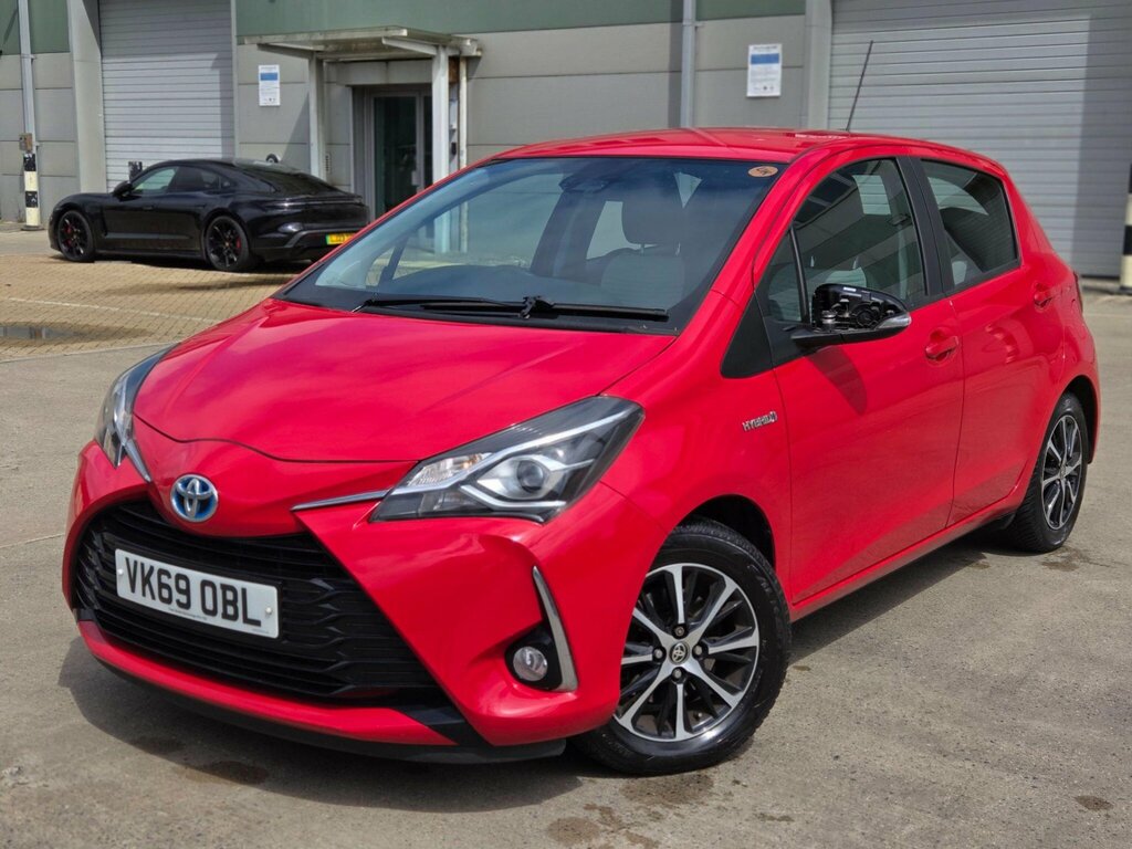 Toyota Yaris Hybrid Black #8