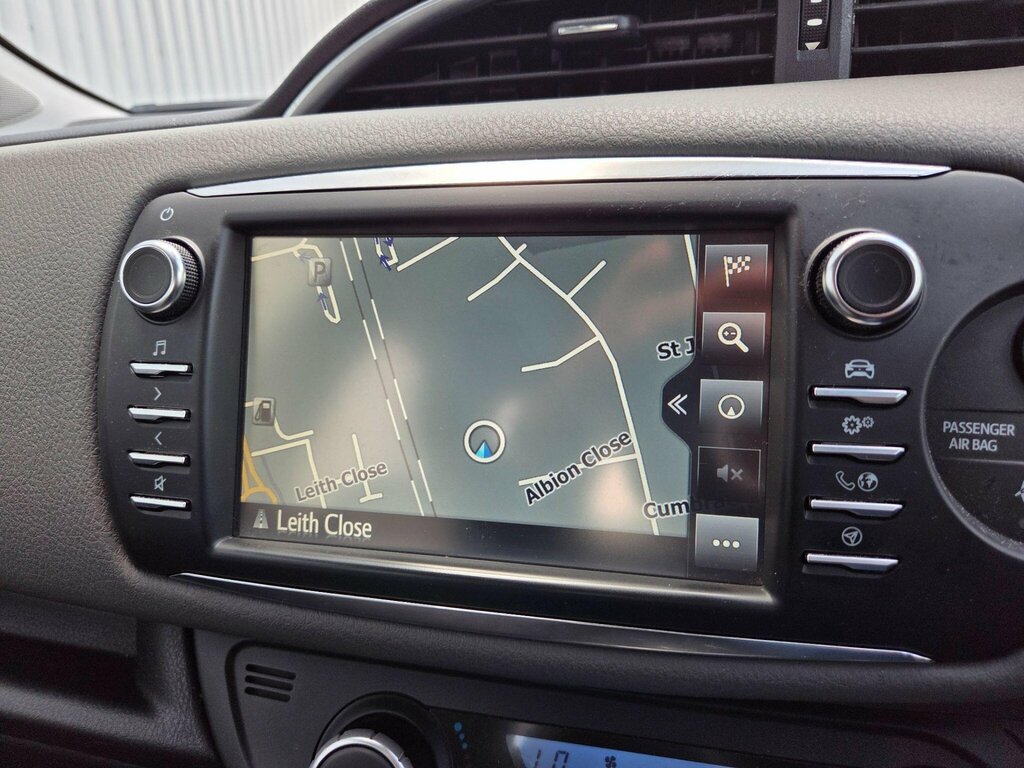 Toyota Yaris Hybrid Black #39