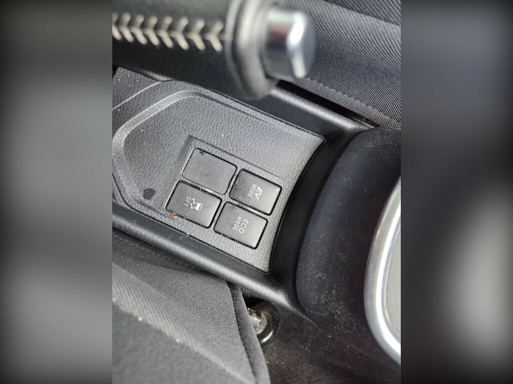 Toyota Yaris Hybrid Black #42
