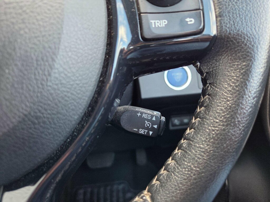 Toyota Yaris Hybrid Black #35