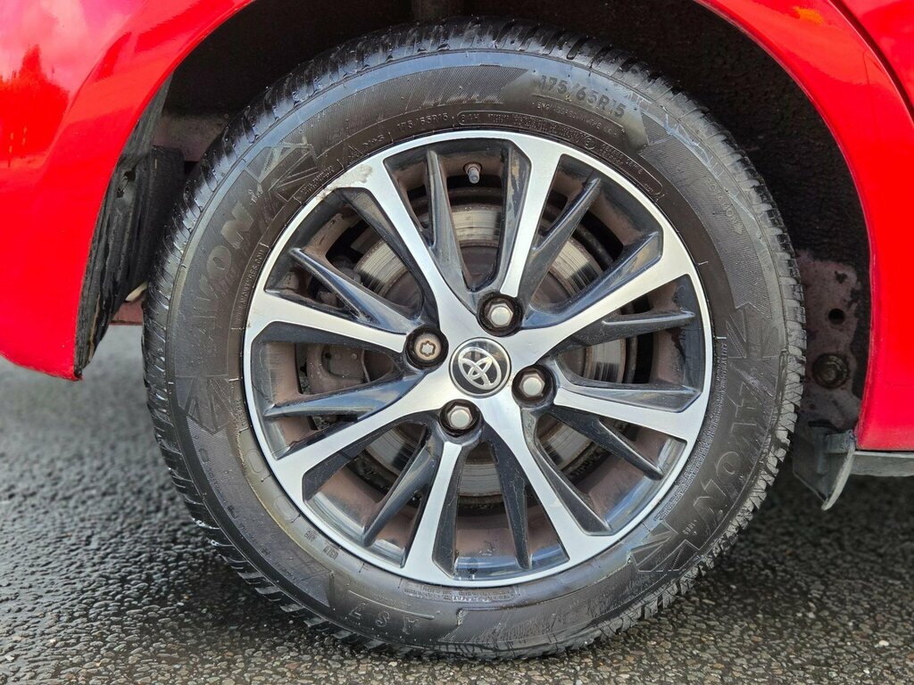 Toyota Yaris Hybrid Black #47