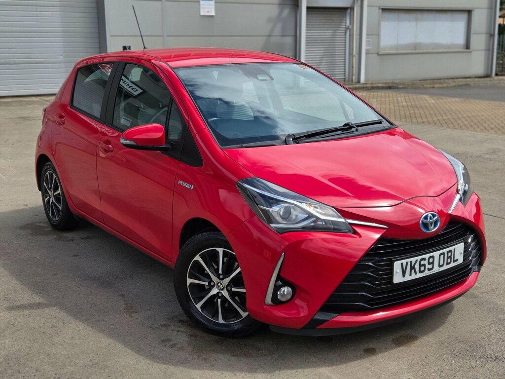 Toyota Yaris Hybrid Black #7