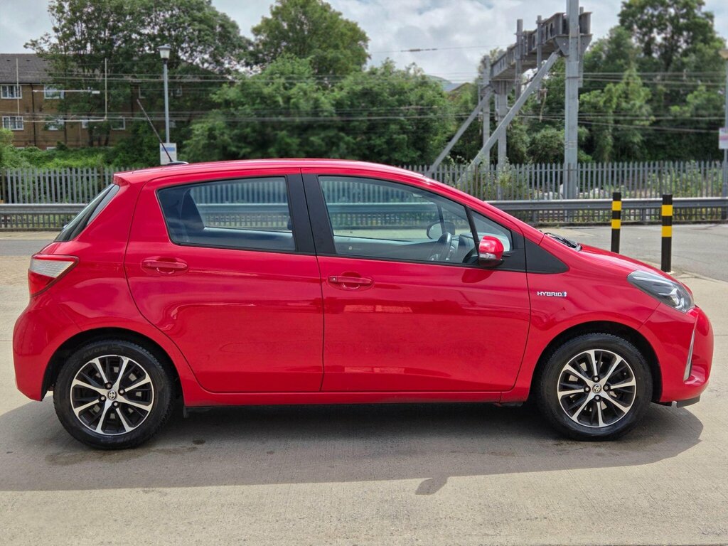 Toyota Yaris Hybrid Black #11