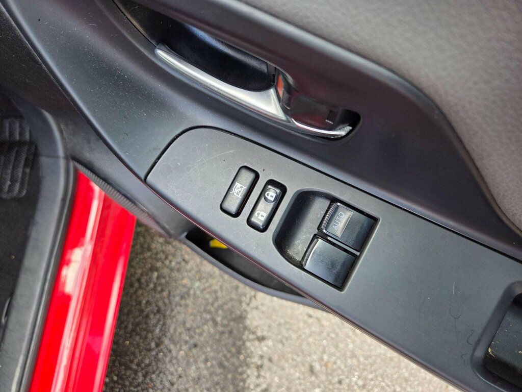Toyota Yaris Hybrid Black #26