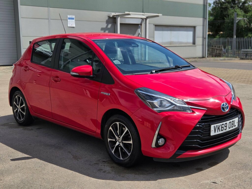 Toyota Yaris Hybrid Black #15