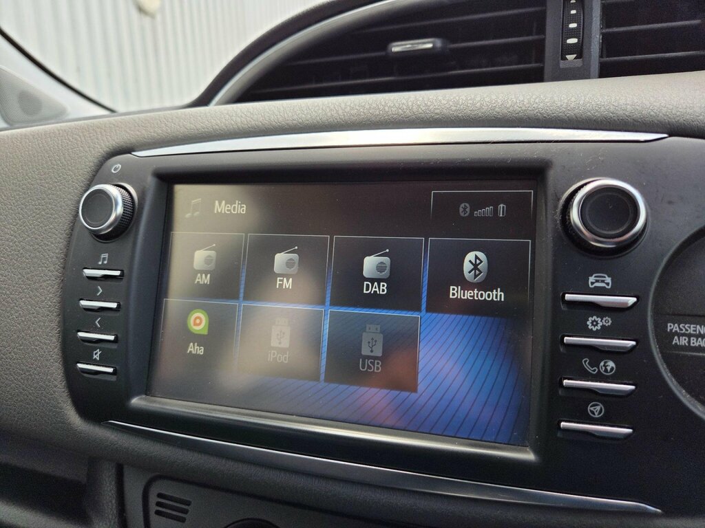 Toyota Yaris Hybrid Black #40