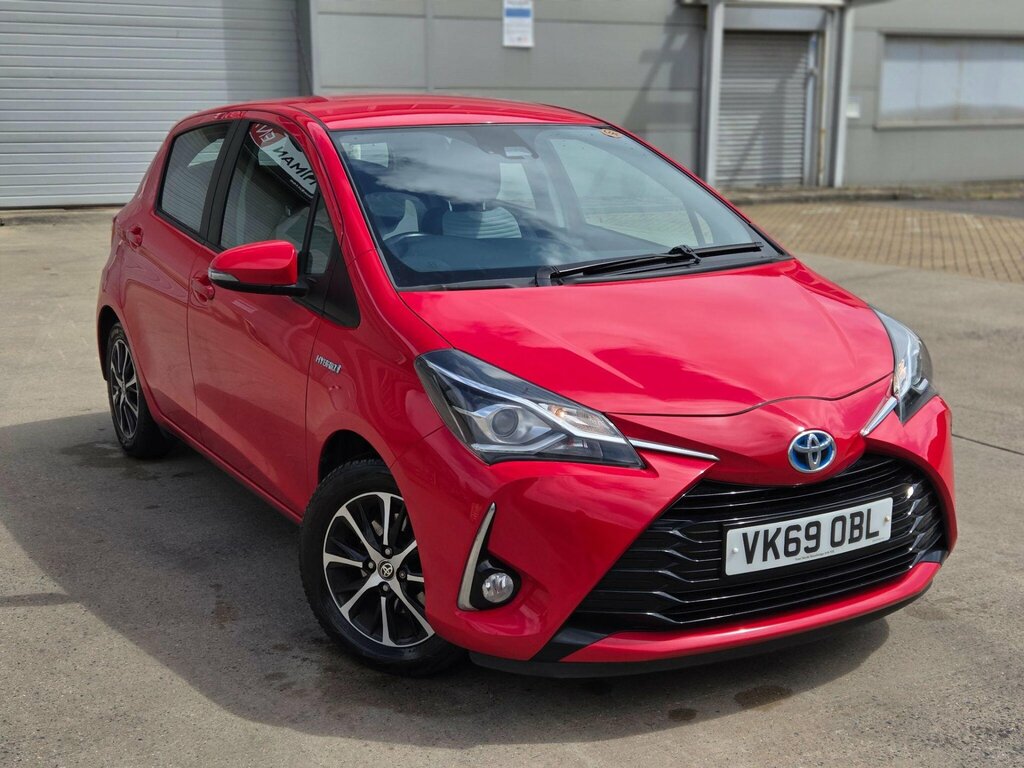 Toyota Yaris Hybrid Black #9
